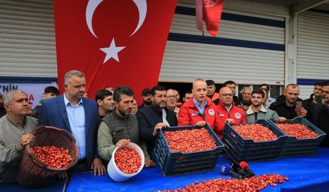 Uşak’ın komşusu Manisa’da 2026 yılının ilk Kiraz hasadı yapıldı!