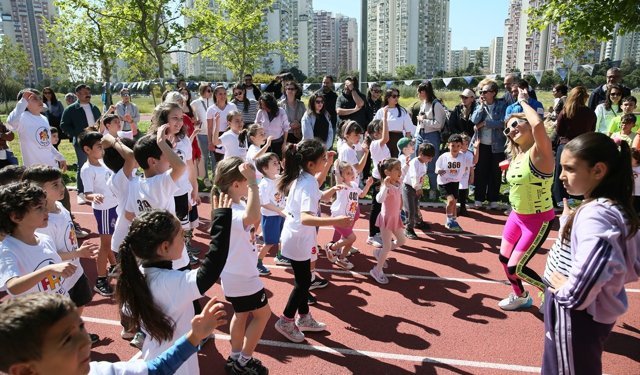 Karşıyaka Sema Aksu'da koşamayan arkadaşları için ter döktüler