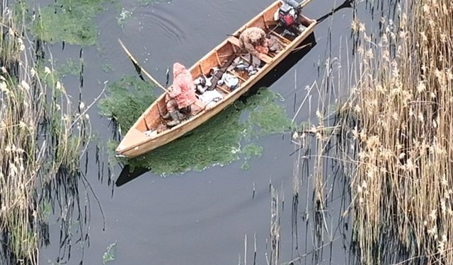 Eber gölünde kaçak avlanan 4 kişiye ceza yazıldı