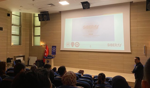 Uşak Üniversitesi’nde “Dijital Check-Up” Semineri Gerçekleştirildi.