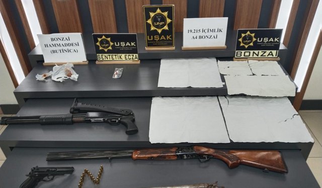 Uşak'ta zehir ticareti yapanlara yönelik operasyonlarda yakalanan 3 şüpheli tutuklandı