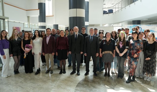 Uşak Üniversitesi’nde resim sergisi açıldı