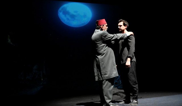 Uşak’ta ünlü oyuncu Ahmet Yenilmez tarafından tiyatro oyunu sahnelendi