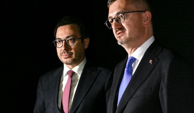 İletişim Başkanı Duran, AA ve TRT stantlarını ziyaret etti