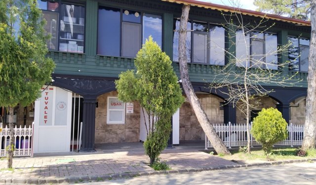 Uşak'taki bedava tuvaletlerde bulunan bu yazılar da kaldırılmalı!