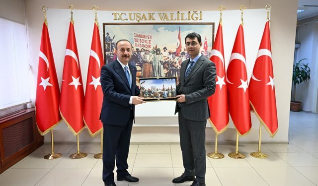 Uşak Valisi Serdar Kartal’a mevkidaşından hayırlı olsun ziyareti