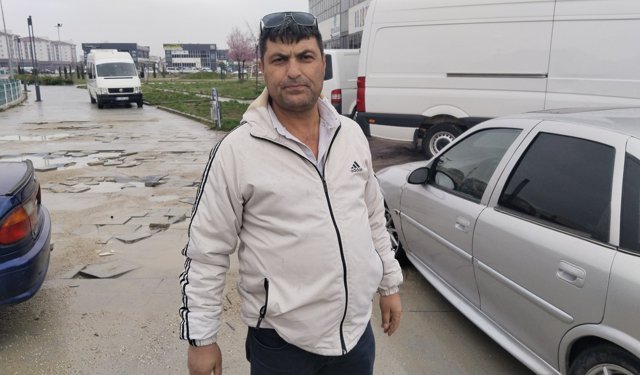 Uşak'taki kırık yarık yolların yapılmasını isteyen esnaf: Vallahi kurban keseceğim!