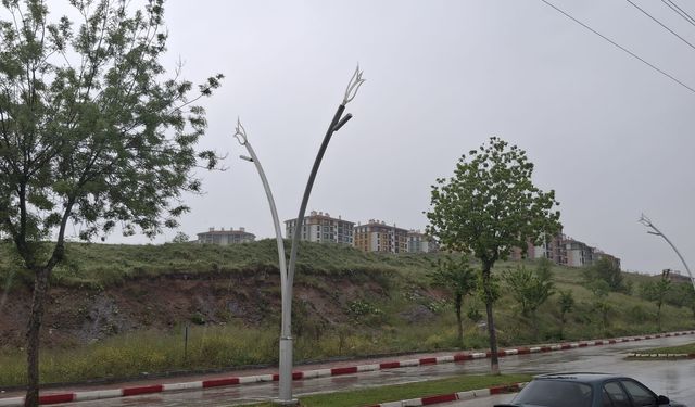 Uşak’ta görülen aralıklı yağışlar zaman zaman etkili oluyor