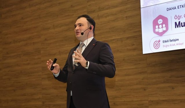 Kütahya Belediyesi çalışanlarına etkili iletişim eğitimi verildi
