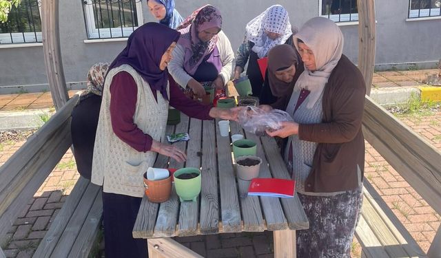 Uşak Üniversitesi öğrencileri ‘bilinçli tarım’ etkinliklerine devam ediyor