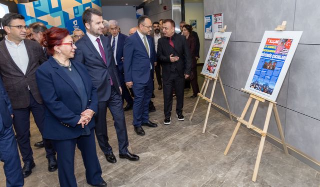 Genç iletişimcilerin ‘15 Temmuz’ manşetleri sergisi, BİK'te açıldı