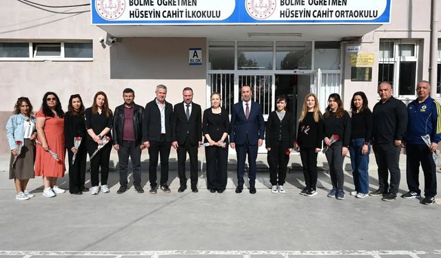 Uşak Bölme'deki okulda yaşanan tatsız olayın ardından öğretmenleri ziyaret etti! Öğretmenlerin yanındayız!