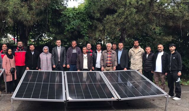 Uşak’ta yayla hayvan yetiştiriciliği yapan üreticilere güneş paneli desteği verildi
