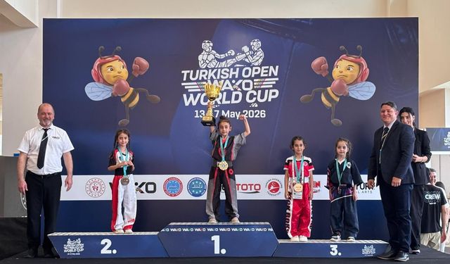 Uşak'ın Eşme ve Banaz ilçesinden sporcular, WAKO Kickboks'tan madalyalarla döndüler!