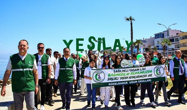 İzmir'de Sağlıklı Yaşam Ligi projesi kapsamında sağlıklı yaşam yürüyüşü düzenlendi