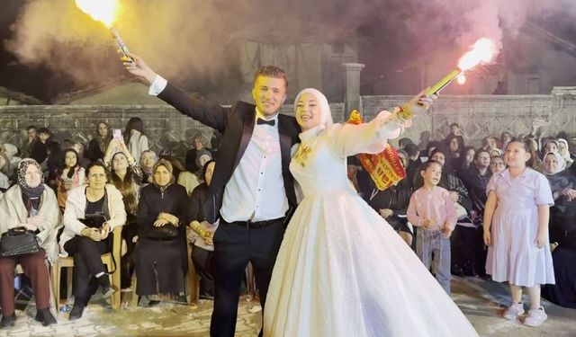 Hisarcık'taki Hüseyin Uğurlu ve Sudenaz Atağan'ın düğünü, şampiyonluk kutlamasına dönüştü