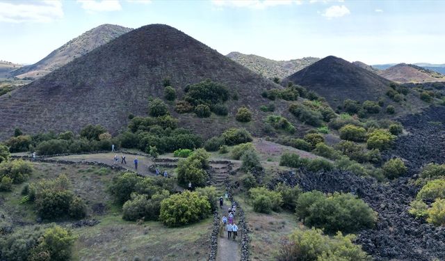 Uşak'a yakın mesafedeki Kula'da bulunan jeoparka Polonya ekibi yoğun ilgi gösterdi