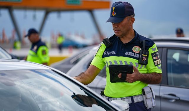 İzmir Otoyol Jandarması, Kurban Tatili süresince yoğun mesai yapıyor