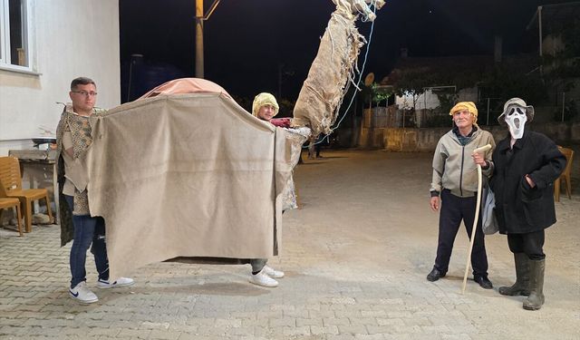 Demirci'de Kukla Deve geleneği, Kurban Bayramı'nda da devam ediyor