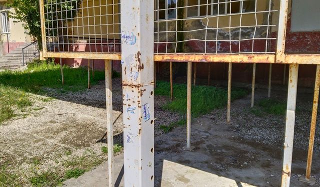 Uşak'ta bir dönemin para getiren ve iş imkanı doğuran tesisi, harabeye döndü!