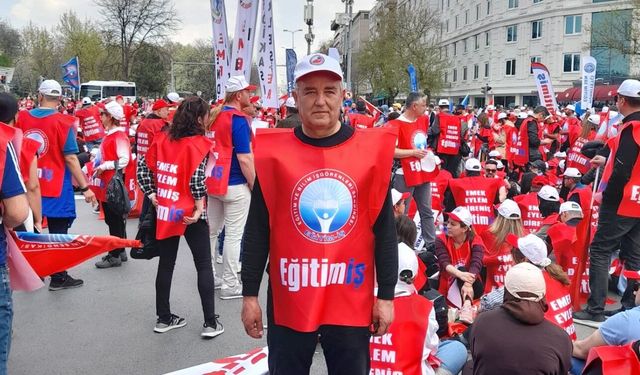 Uşak’taki Hüseyin Cahit İlkokulu Müdürü’ne yapılan saldırıya ilişkin, Eğitim İş Uşak şubesinden kınama geldi