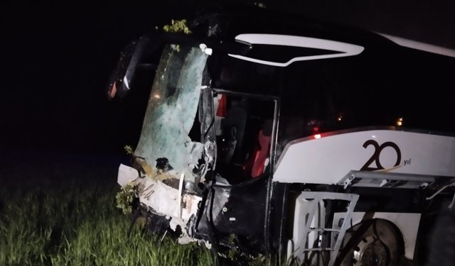 Uşak'ta 4 kişinin hayatını kaybettiği kazada yaralanan 34 kişinin tedavileri devam ediyor