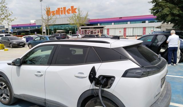 Uşak'ta aynı anda 16 elektrikli aracı şarj edecek ilave üniteler devreye alındı!