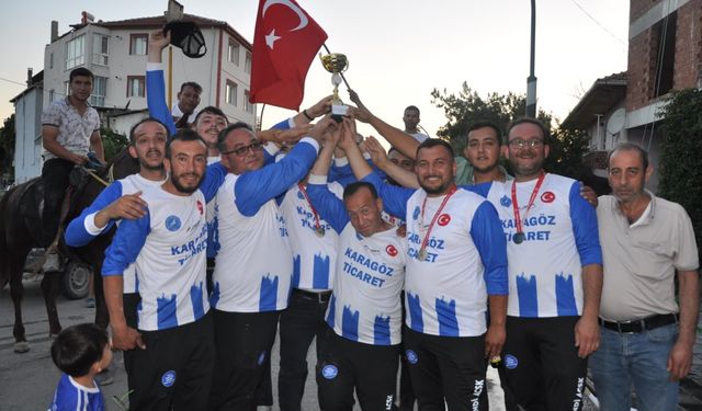 Selendi Atlı Cirit Takımı, 4 yıl aradan sonra şampiyonluk kupasını kaldırdı