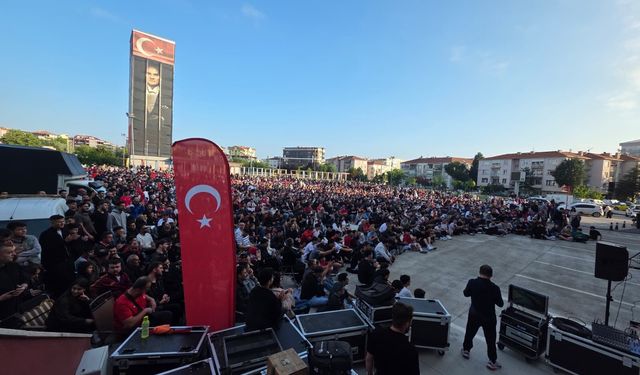 Uşak Atapark'taki dev ekran da milli maç gibi tat vermedi
