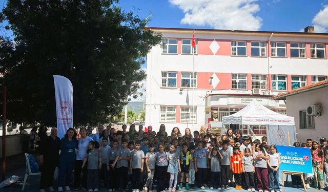 Uşak İl Sağlık Müdürlüğü Sivaslı’daki okullarda sağlık etkinlikleri gerçekleştirdi