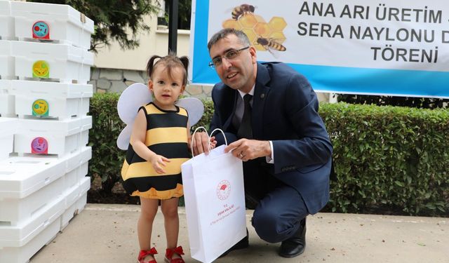 Uşak’ta örtü altı arıcılık yapan toplam 105 üreticiye sera naylonu desteği sağlandı