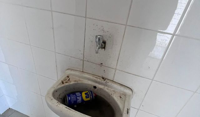 Uşak Bölme Mahallesi sakinleri, düğün salonunun tuvaletleri ve çevresine daha sıkı bakım talep ediyor