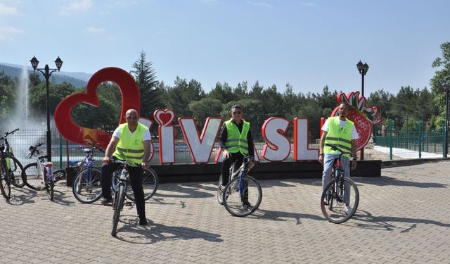 Uşak'ın Sivaslı ilçesinde bağımlılığa karşı geleneksel bisiklet turu yapıldı