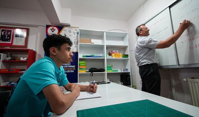 İzmirli öğrenci Batu Emirhan Arık, matematiğiyle Romanya'da yarışacak