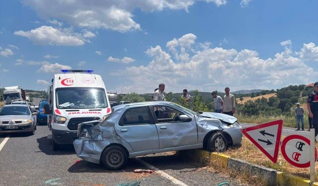 Uşak Eşme’de meydana gelen tek taraflı kazada baba-kız ağır yaralandı