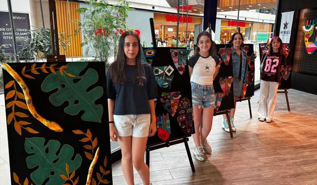 İzmir'de ortaokul öğrencilerinin resimleri büyük ilgi çekti