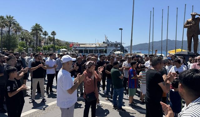 Marmaris’te çarşı esnafının yaptığı ‘gölgelik’ protestosu biber gazıyla son buldu