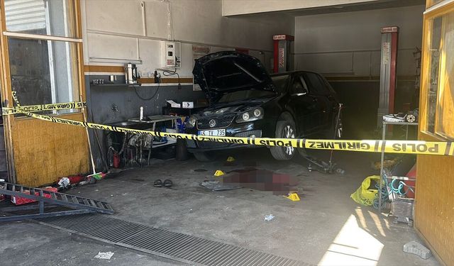 Simavlı tamirci Mehmet Karaman, üzerine düşen otomobil nedeniyle vefat etti