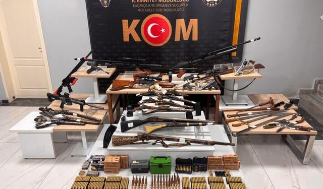 Uşak'ta yapılan operasyonda 1 işyeri ve evden adeta cephanelik çıktı!