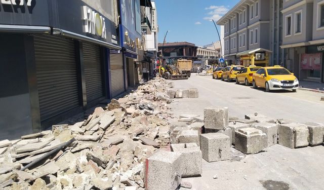 Uşak'ın göbeğinde çalışmaların yapıldığı bu cadde ve sokaklar araç trafiğine ne kadar kapalı kalacak?