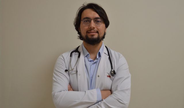 Uzm. Dr. Ahmet Faruk Hoşgören, Uşak Eğitim ve Araştırma Hastanesi’nde çocuk sağlığı adına yeni görevine başladı