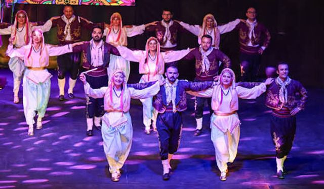 Uşak Maarif Halk Dansları Topluluğu, bugün akşam, Yol isimli gösteriyi sahneleyecek