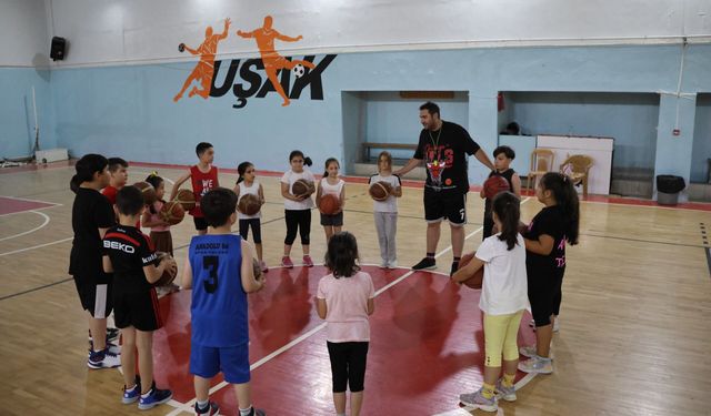 Uşak'ta belediyenin düzenlediği yaz spor okulları devam ediyor