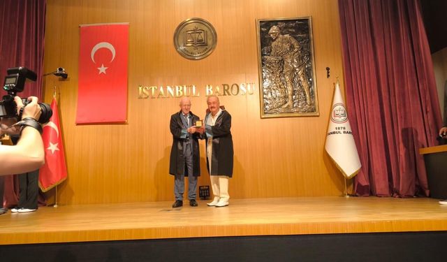 Uşak'ın sembol fotoğrafıyla ilgili yaptığı çalışmalarla bilinen Gültekin Şener'e Yaşam Boyu Onur ödülü verildi