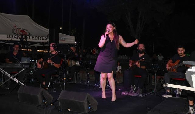 Atapark'ta yaz konserleri, Gamze Kucak'ın Uşaklılara müzik ziyafetiyle başladı