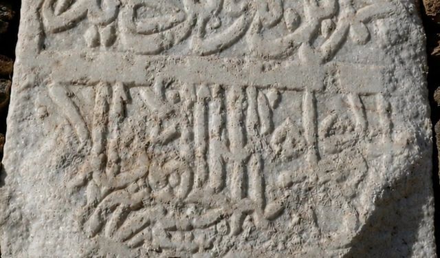 Taşlara yazılmış koca bir tarih: Uşak Sirge'de Germiyanoğlu dönemine ait gizemli kitabe