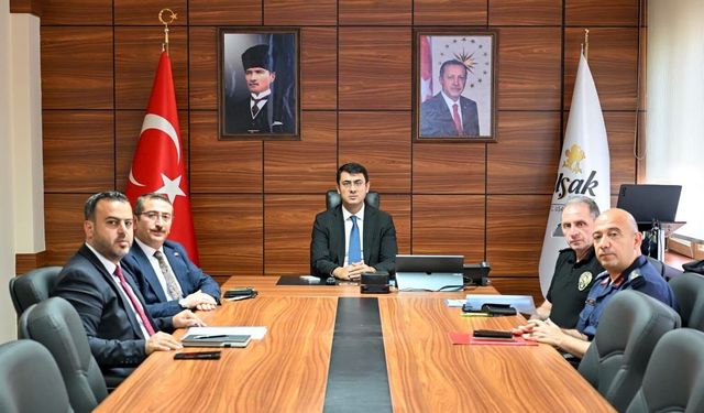 Futbolda sezon boyunca uygulanacak çalışmaların görüşüldüğü çevrim içi toplantıya Uşak protokolü de katıldı