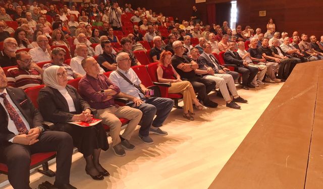 Uşak Kent Konseyi Başkanlığına, 'ilk kadın başkan' olarak Nesrin Kundak seçildi