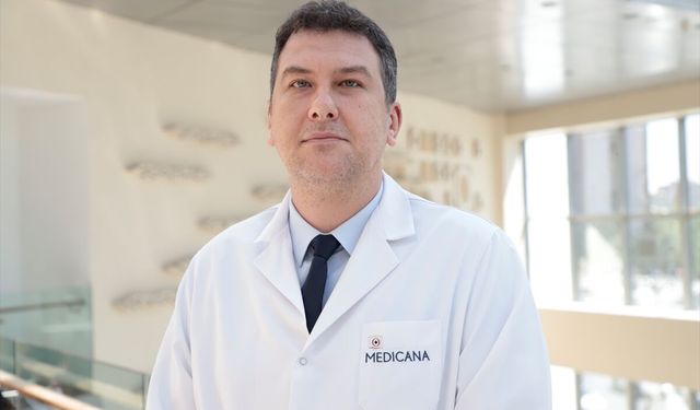 Bahadır Gökçen, çocuklarda skolyozun ilk belirtileri hakkında bilgi verdi