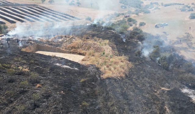 Kula Hacıtufan Mahallesi Dokuzlar'da otluk alanda çıkan yangın söndürüldü